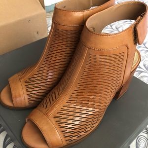 Vince Camuto Lavette Sandals